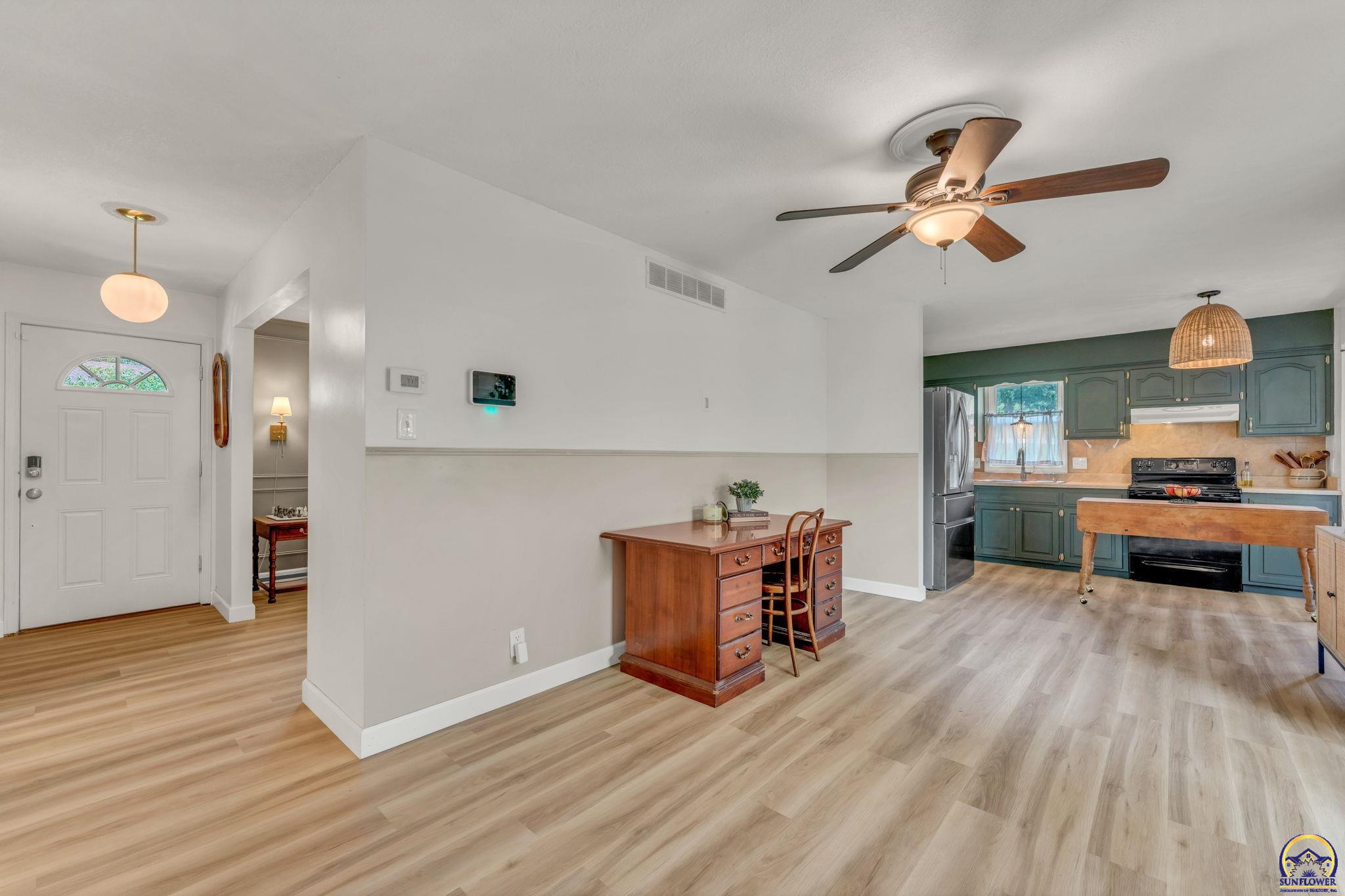 3619 Southwest 33rd Street Topeka, KS 66614 - Photo 8 of 47