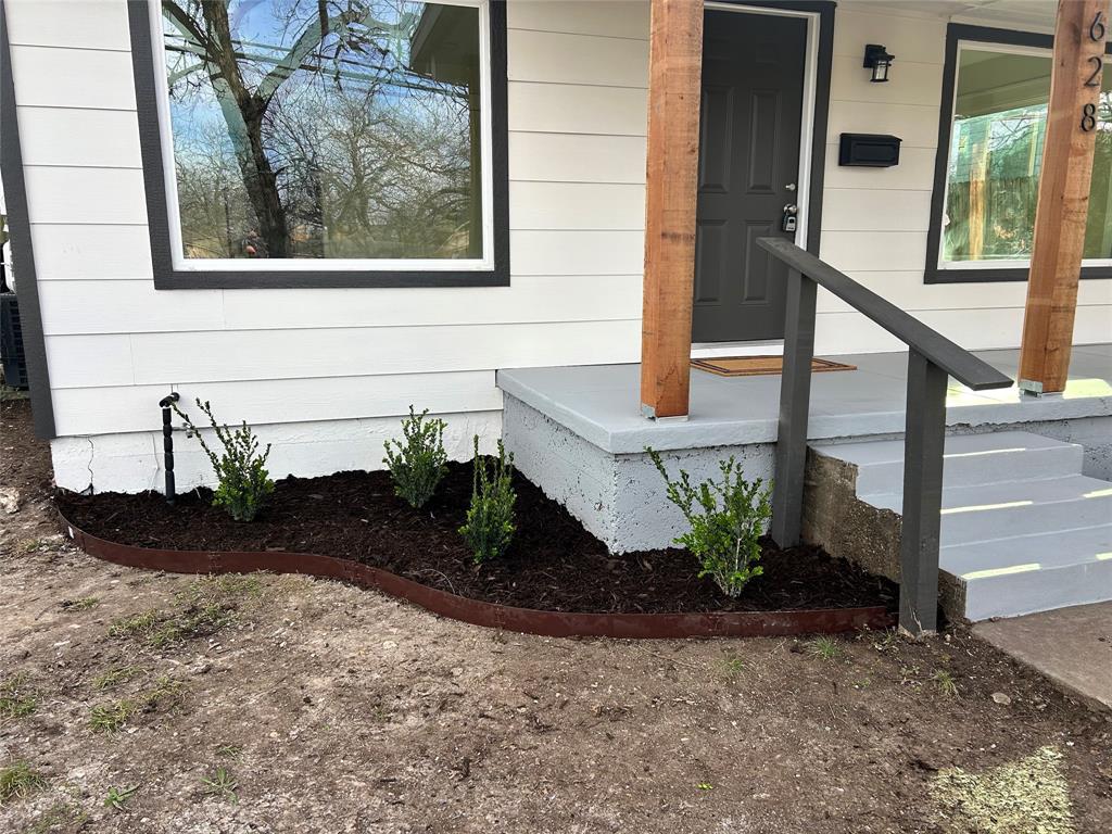 628 South Westmoreland Road Dallas, TX 75211 - Photo 18 of 19 a view of a potted plant in front of a house