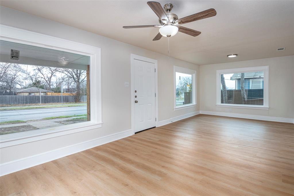 628 South Westmoreland Road Dallas, TX 75211 - Photo 3 of 19 a view of empty room with wooden floor and fan