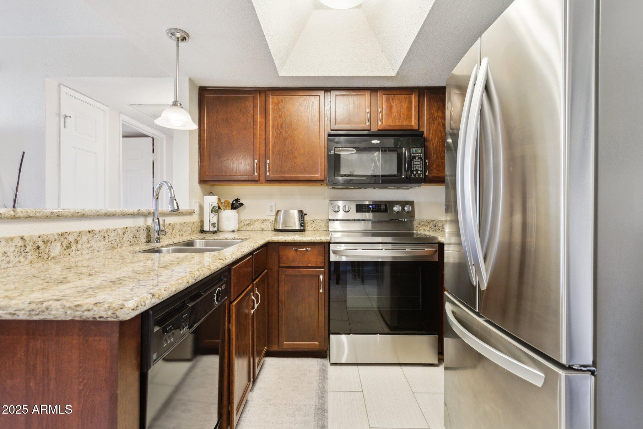 1720 East Thunderbird Road, Unit 2090 Phoenix, AZ 85022 - Photo 4 of 26 Kitchen