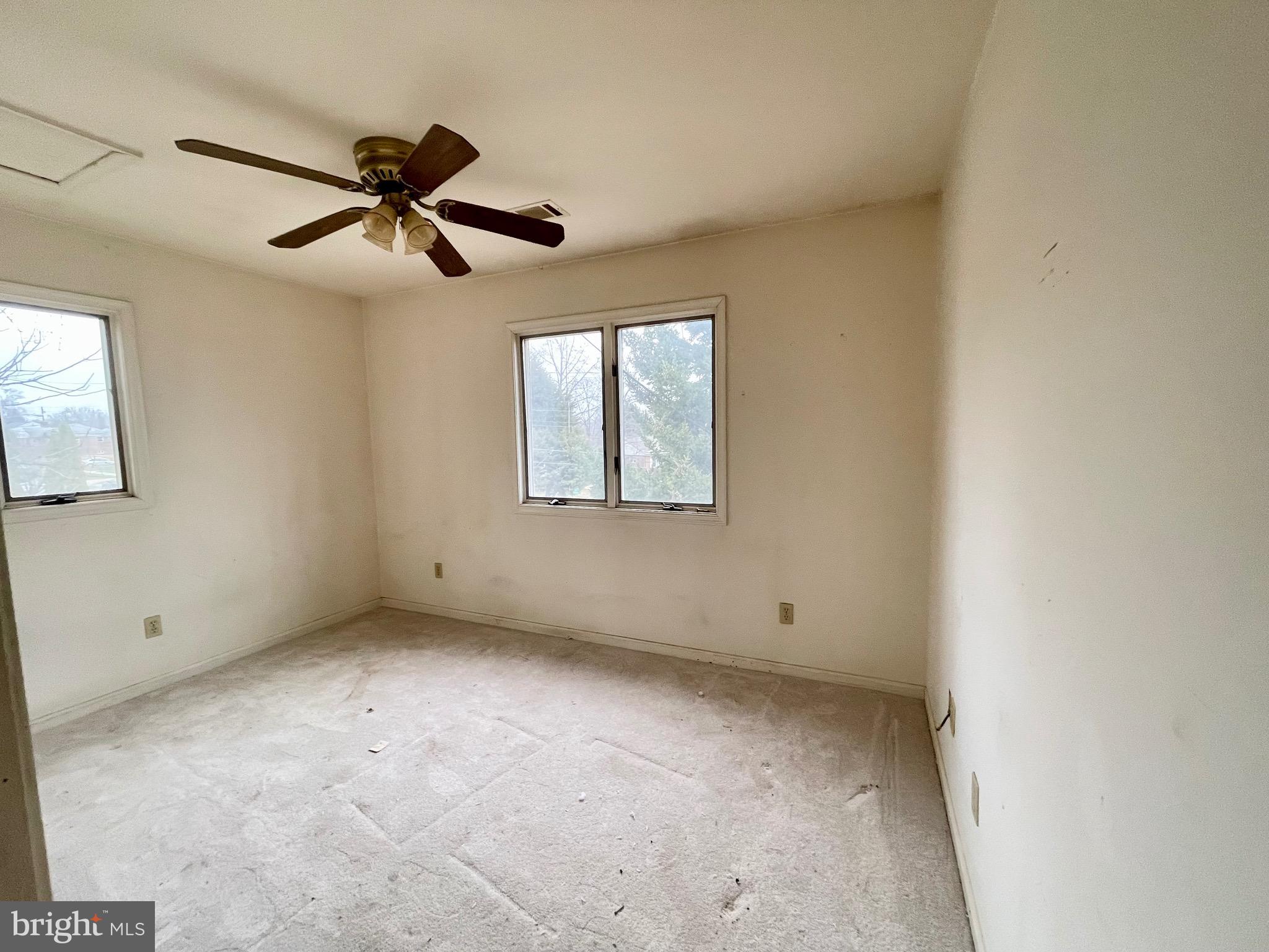 12420 Feldon Street Silver Spring, MD 20906 - Photo 19 of 33 an empty room with windows and fan
