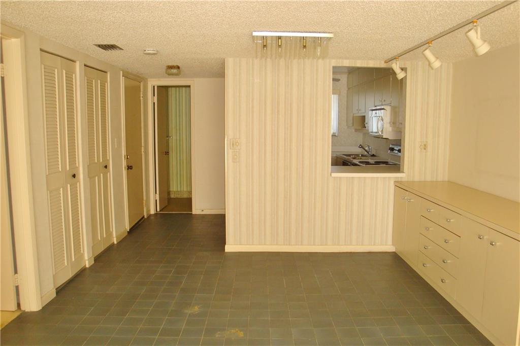5333 Southeast Miles Grant Road, Unit I103 Stuart, FL 34997 - Photo 7 of 15 Gallery Image 7