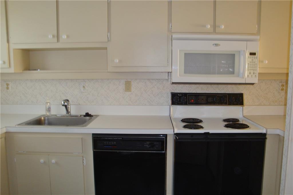 5333 Southeast Miles Grant Road, Unit I103 Stuart, FL 34997 - Photo 8 of 15 Gallery Image 8