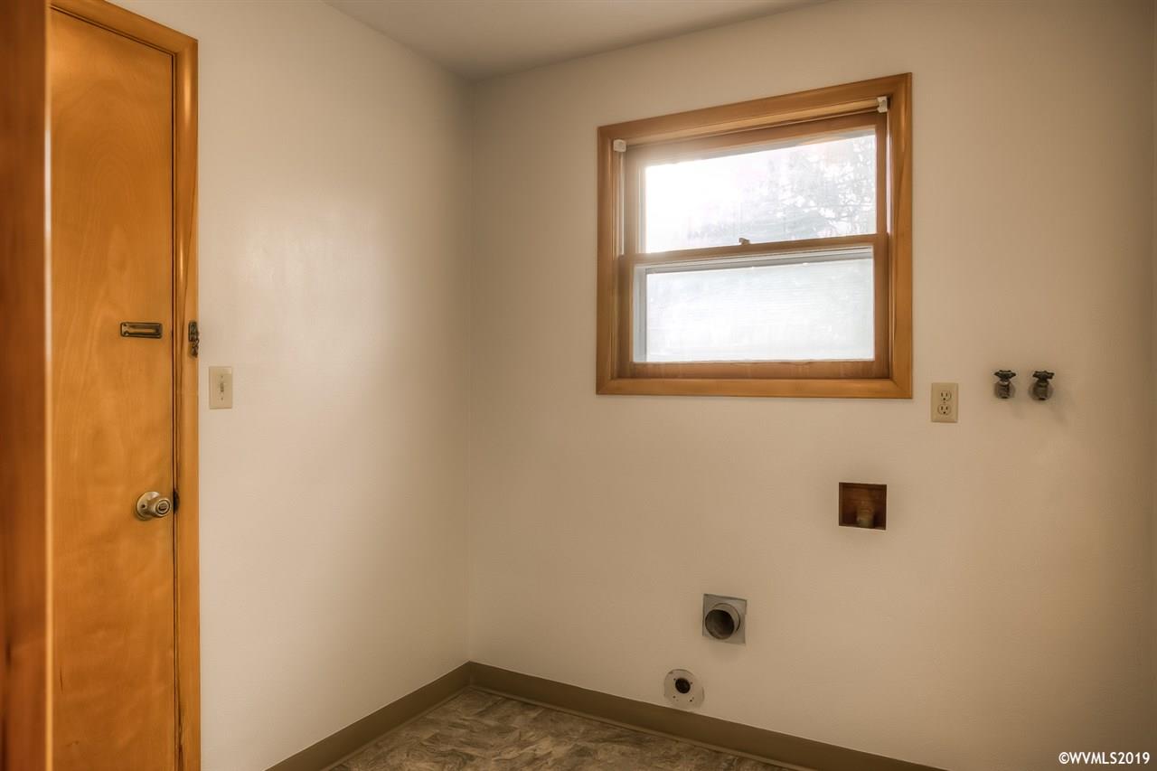 4017 Lone Oak Road Southeast Salem, OR 97302 - Photo 19 of 31 Gallery Image 19