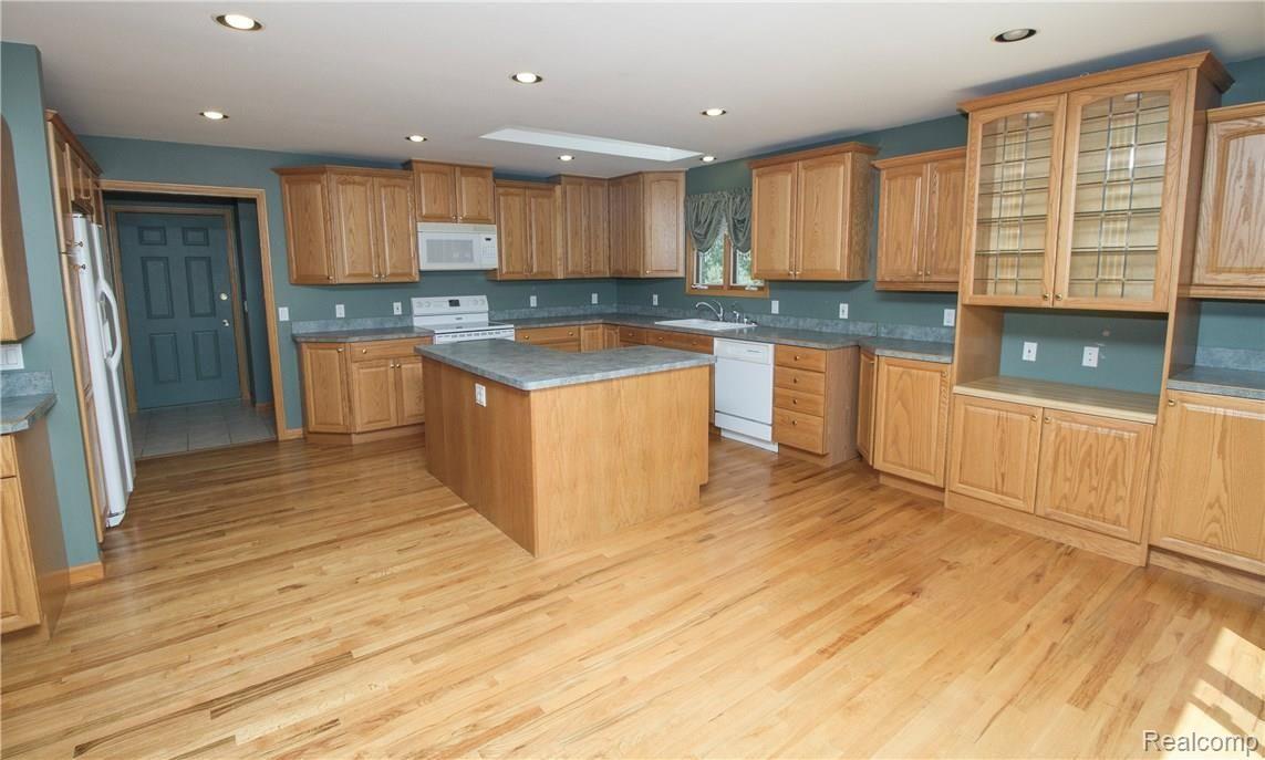 2447 Hadley Road Lapeer, MI 48446 - Photo 22 of 57 Kitchen2.jpg