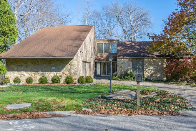 3328 North Ramble Rd Court Bloomington, IN 47408 - Photo 1 of 36 Gallery Image 1