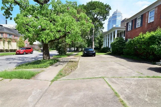 $1,100,000 | 1961 Dryden Road, Houston, TX 77030