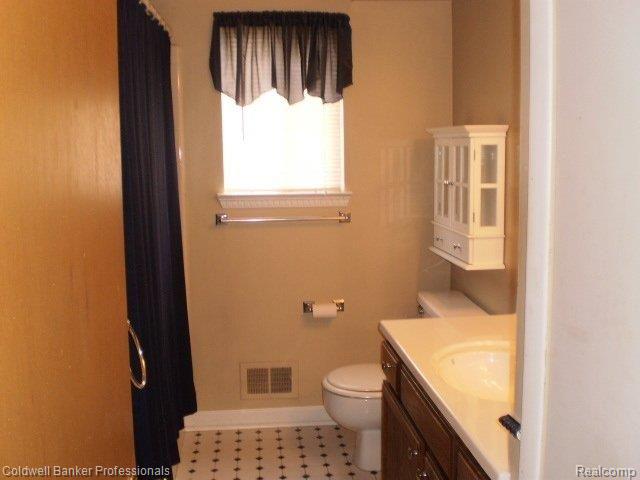 3432 Cone Avenue Rochester, MI 48309 - Photo 9 of 14 Bath