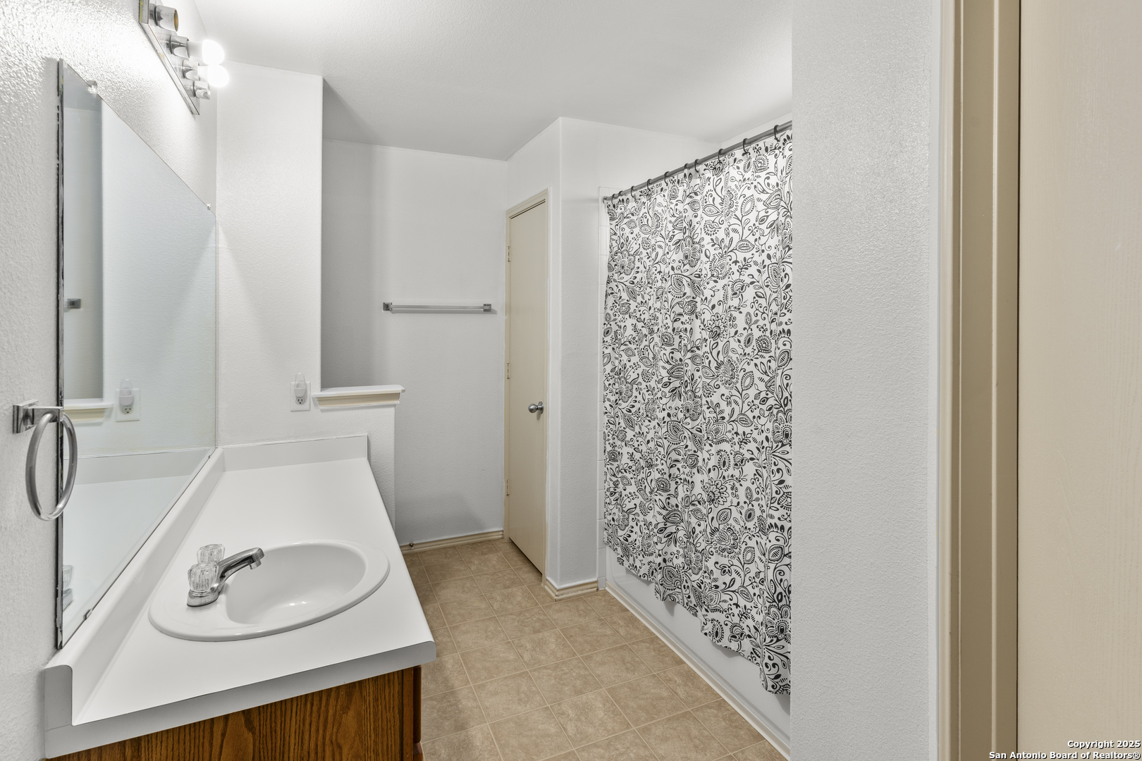 3917 Whisper Ridge Schertz, TX 78108 - Photo 18 of 27 a bathroom with a shower