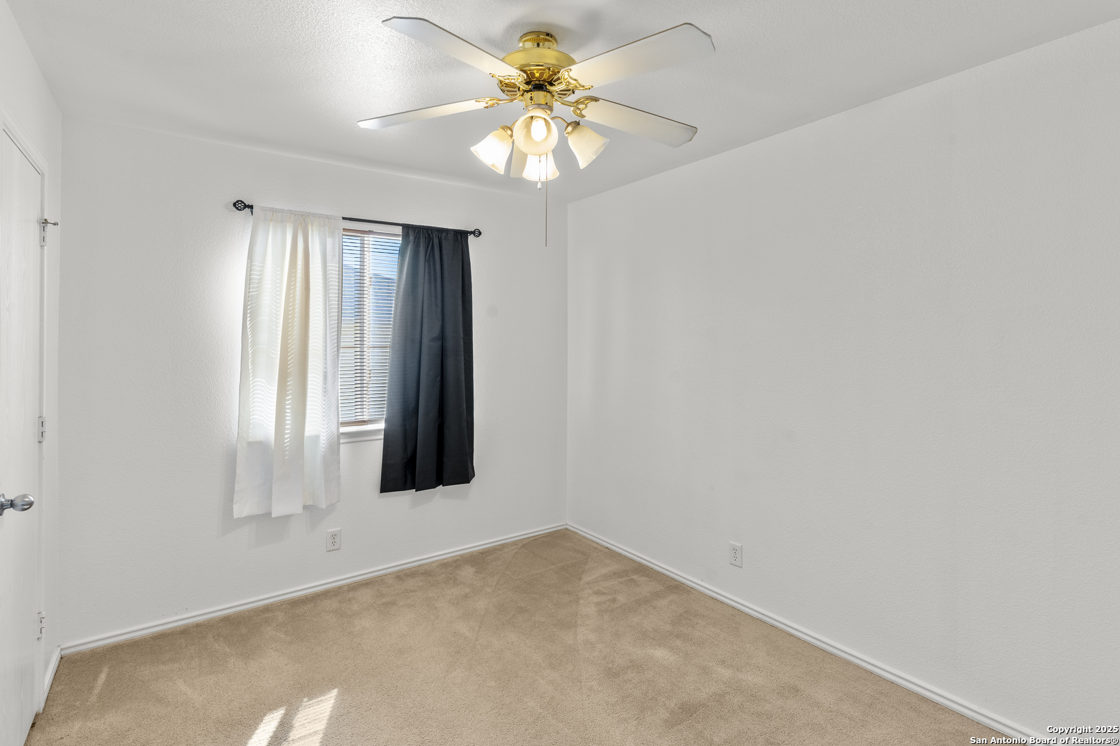 3917 Whisper Ridge Schertz, TX 78108 - Photo 20 of 27 an empty room with windows and fan