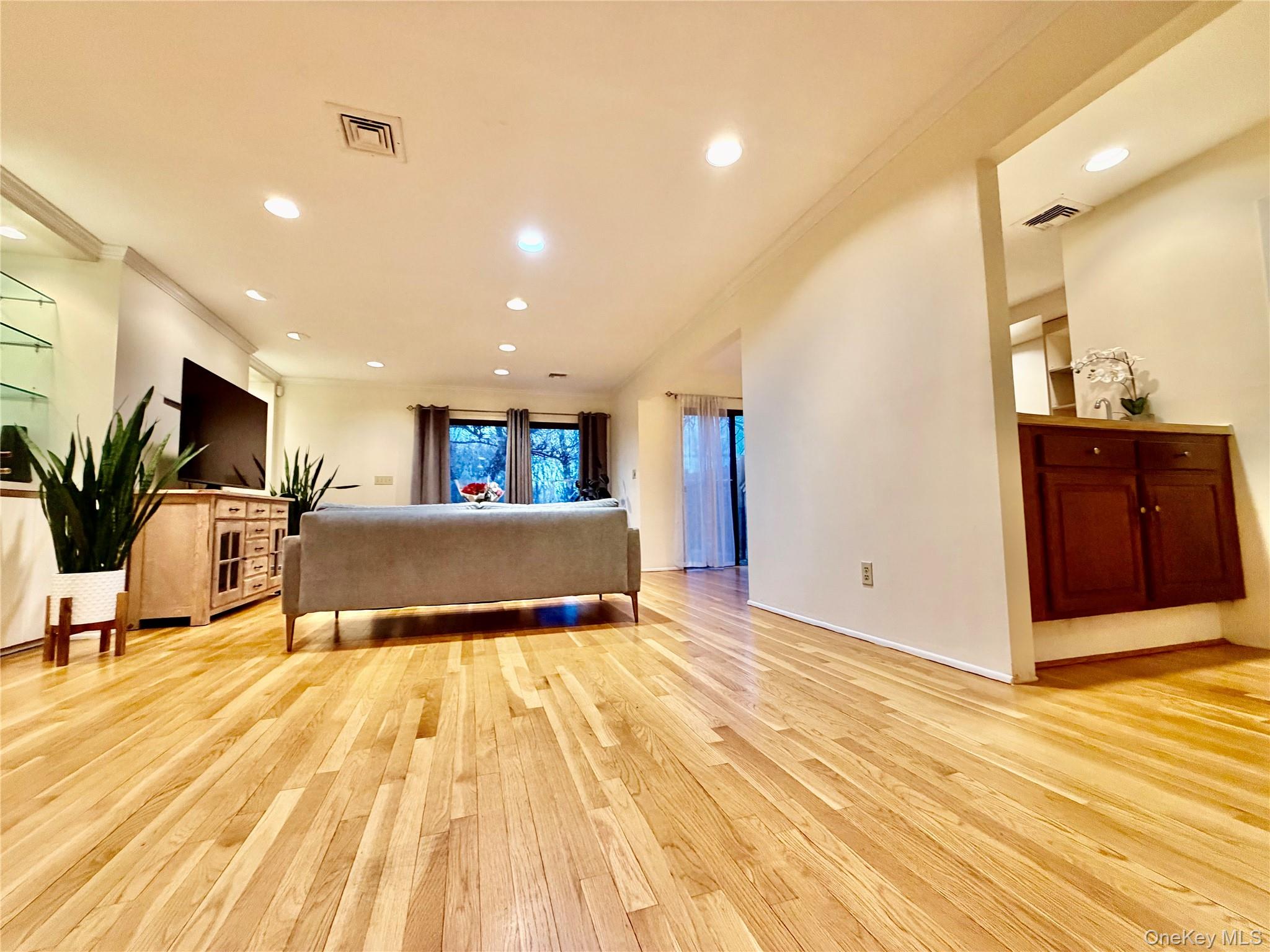 75 Greenway Close Rye Brook, NY 10573 - Photo 15 of 20