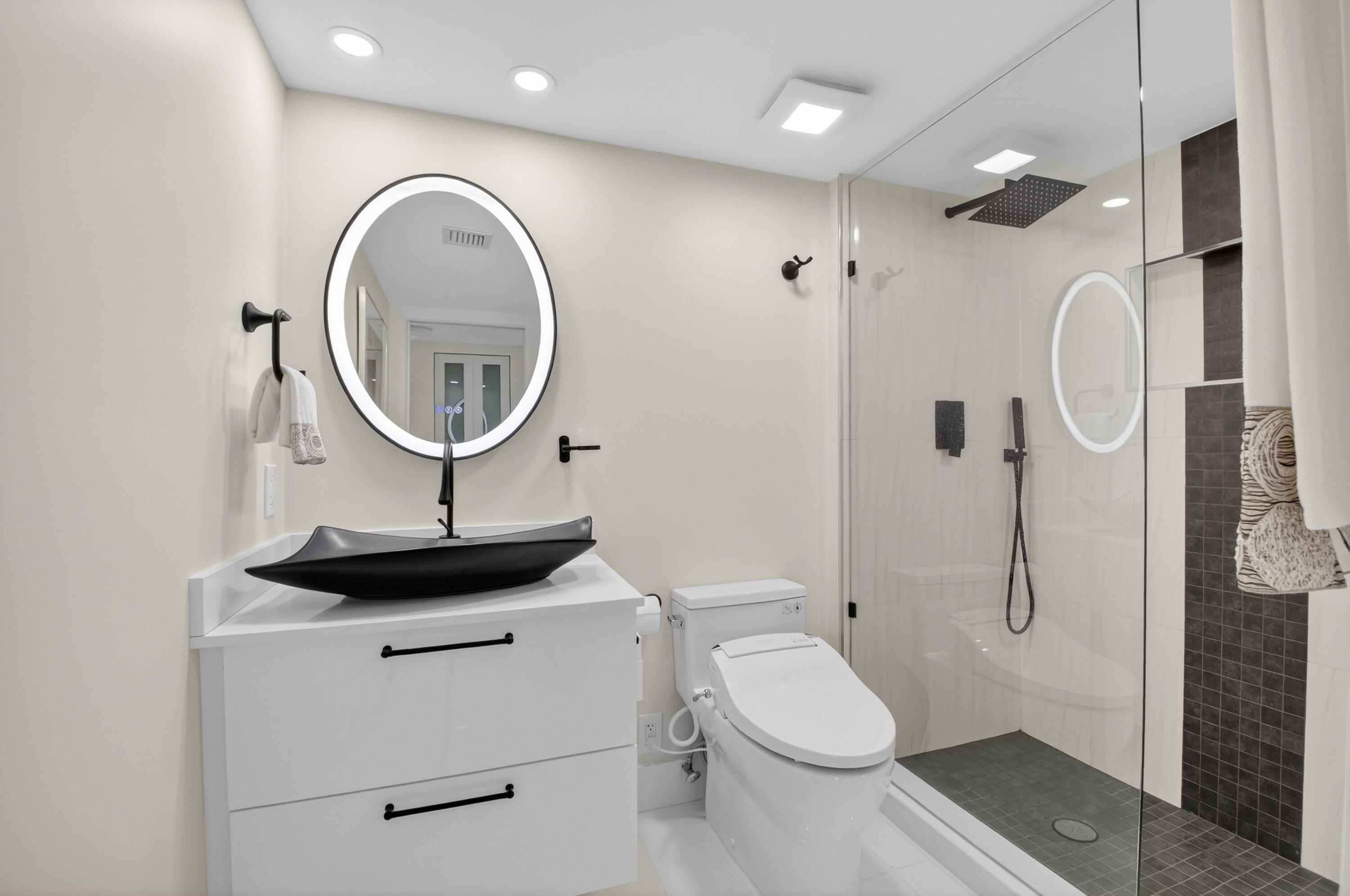 7835 Lakeside Boulevard, Unit 925 Boca Raton, FL 33434 - Photo 24 of 88 2nd Bathroom