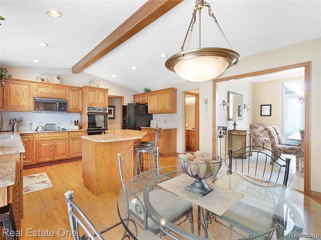 3068 Eastpointe Court Rochester Hills, MI 48306 - Photo 8 of 28