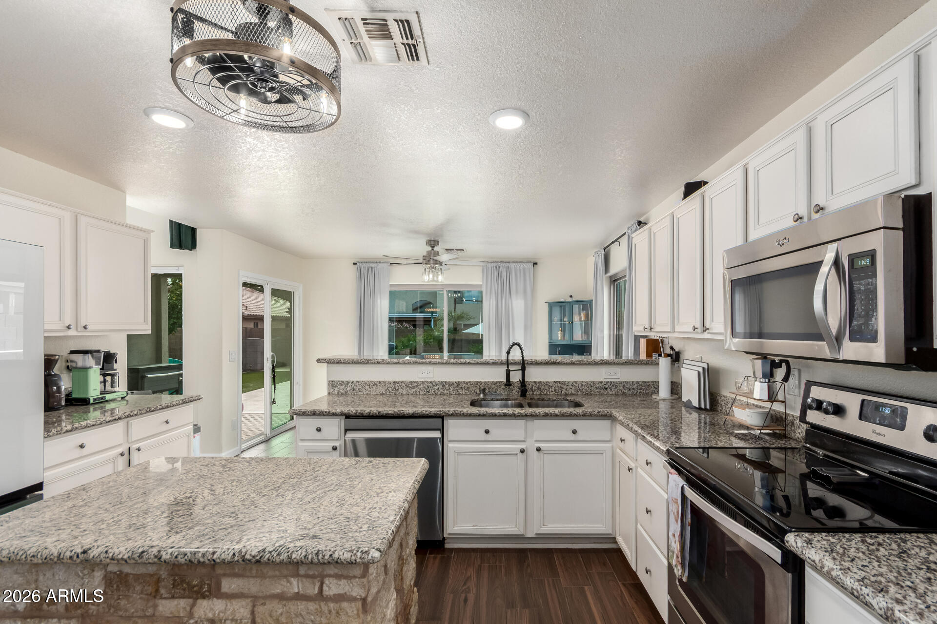 1727 East Aspen Way Gilbert, AZ 85234 - Photo 6 of 18 kitchen
