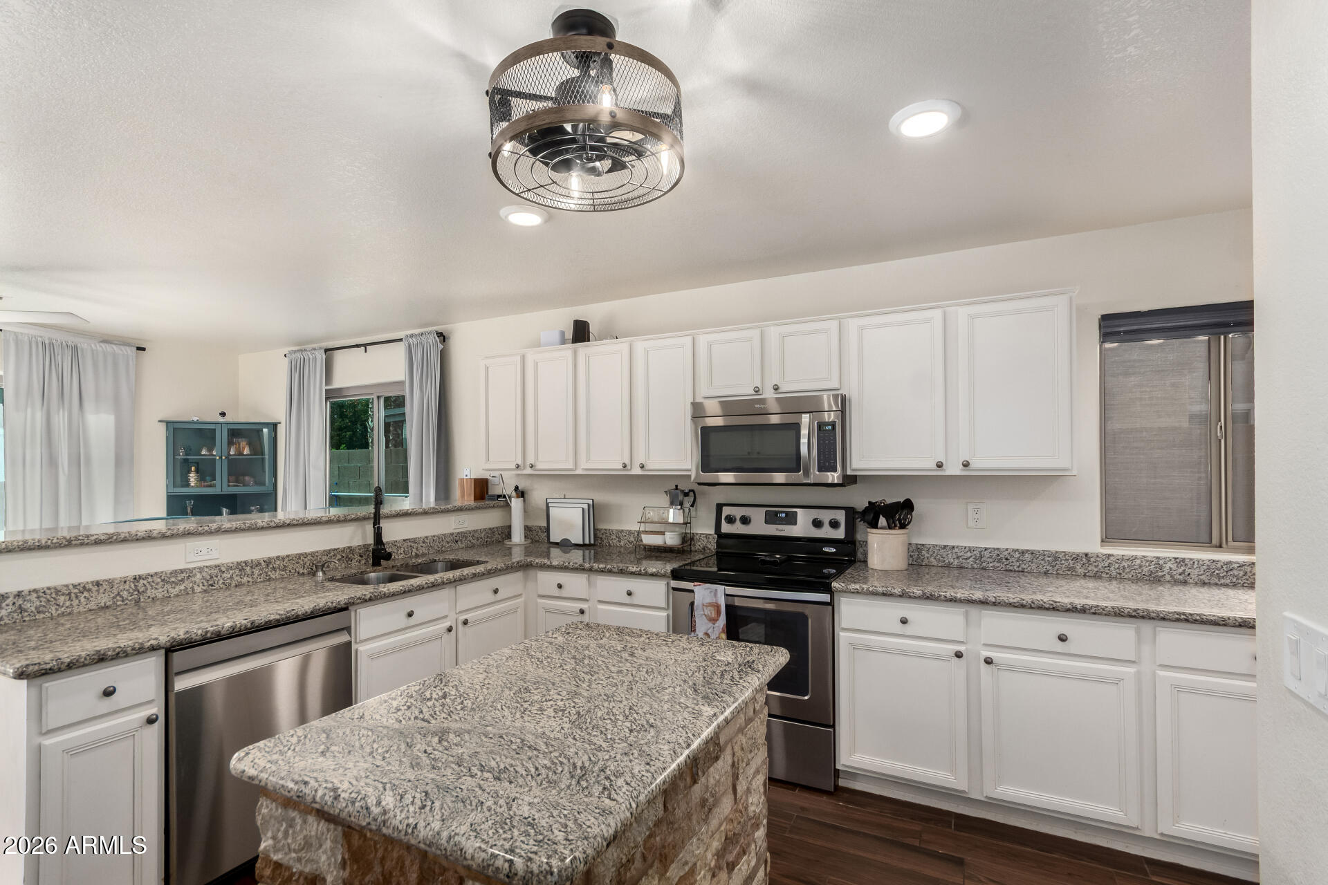 1727 East Aspen Way Gilbert, AZ 85234 - Photo 8 of 18 kitchen
