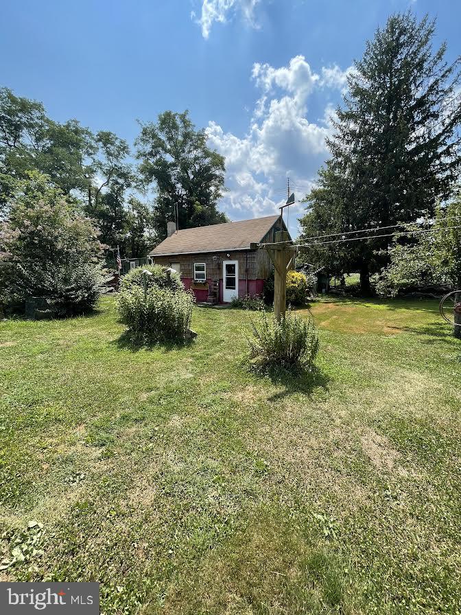 84 Juliustown Road Columbus, NJ 08022 - Photo 14 of 18 a view of a house with a garden