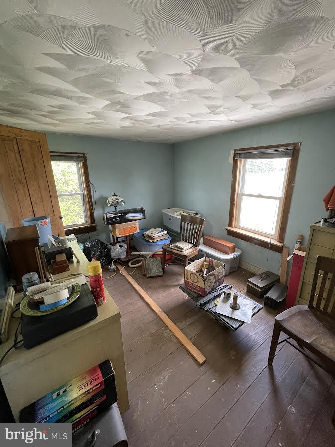 84 Juliustown Road Columbus, NJ 08022 - Photo 7 of 18 a room with furniture