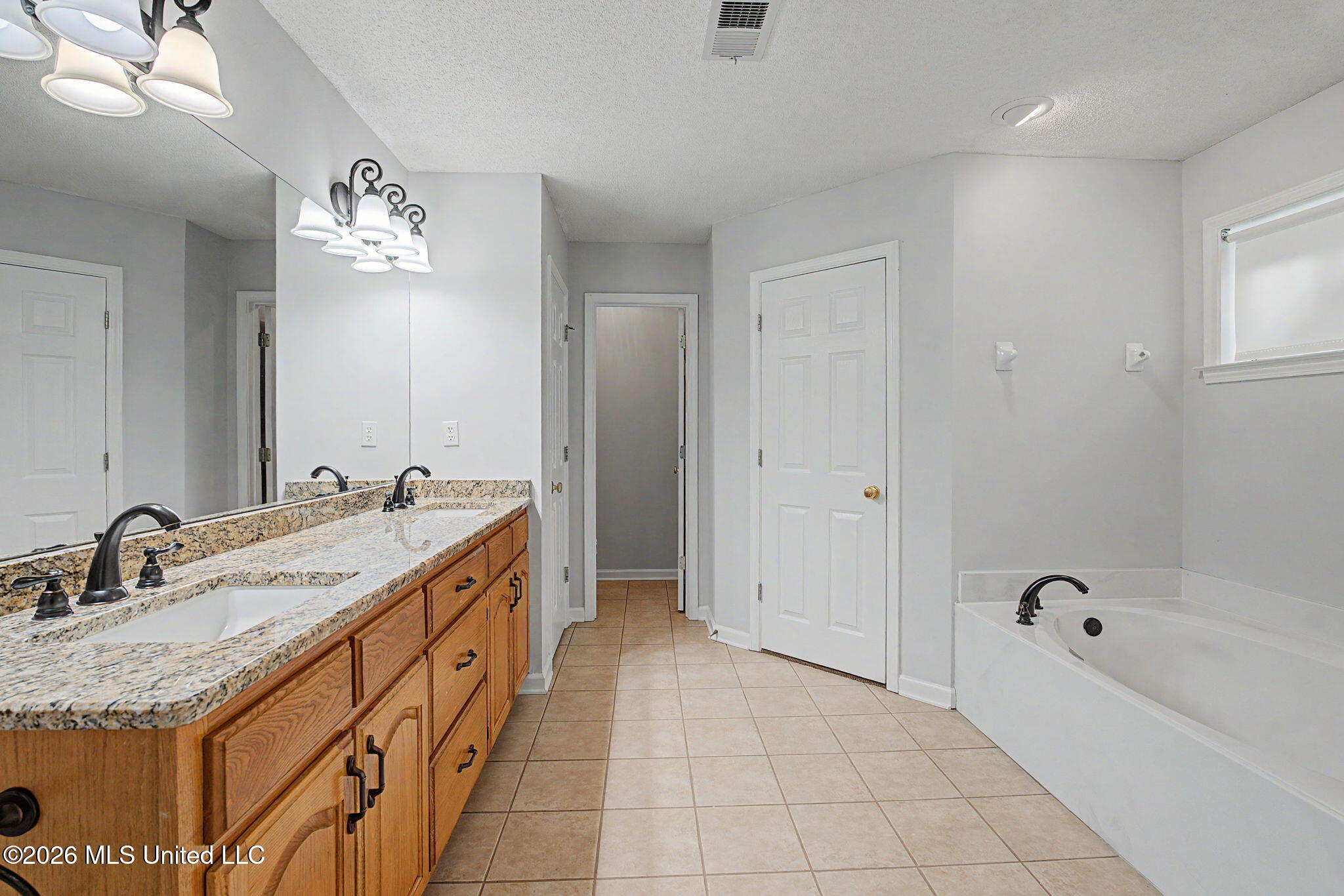 6490 Malone Road Olive Branch, MS 38654 - Photo 19 of 33 19-web-or-mls-6490 Malone-18
