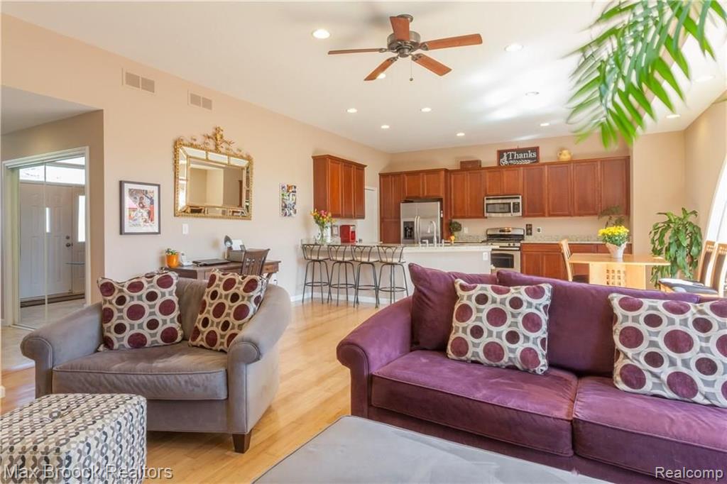 2223 Crystal Drive, Unit 24 Rochester Hills, MI 48309 - Photo 5 of 41