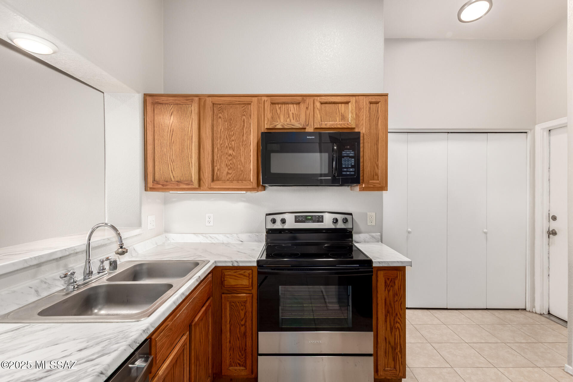 2537 Chisel Court Oro Valley, AZ 85755 - Photo 7 of 24