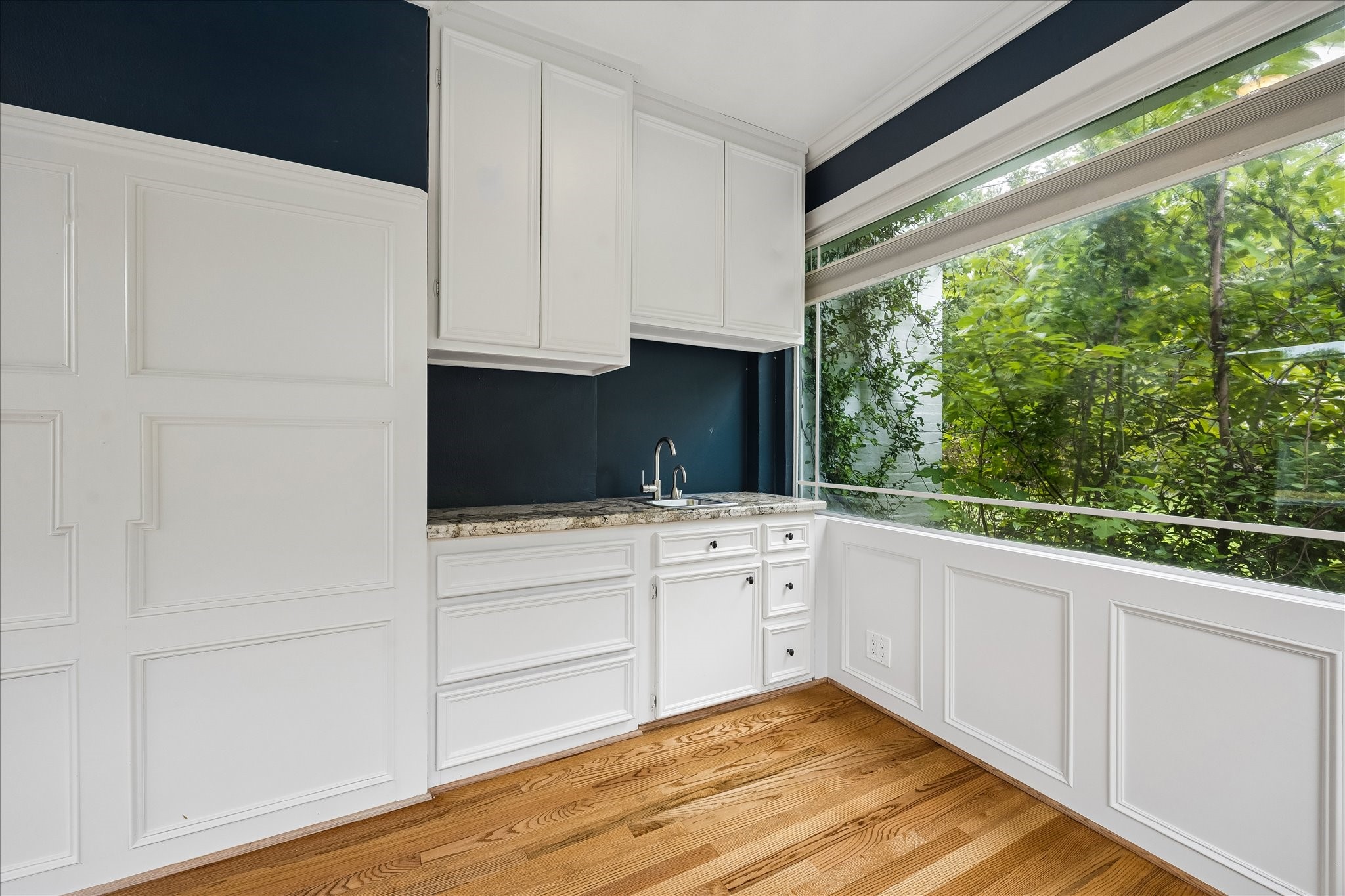 3231 North MacGregor Way Houston, TX 77004 - Photo 8 of 22 sunroom with lots of natural light and view of backyard
