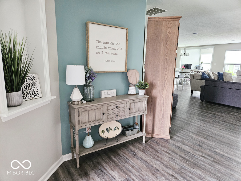 7141 Lillian Place Cumberland, IN 46229 - Photo 3 of 21