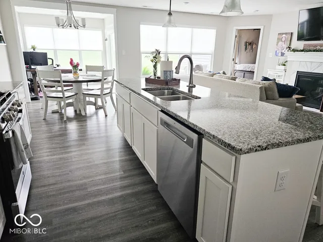 $279,900 | 7141 Lillian Place, Cumberland, IN 46229