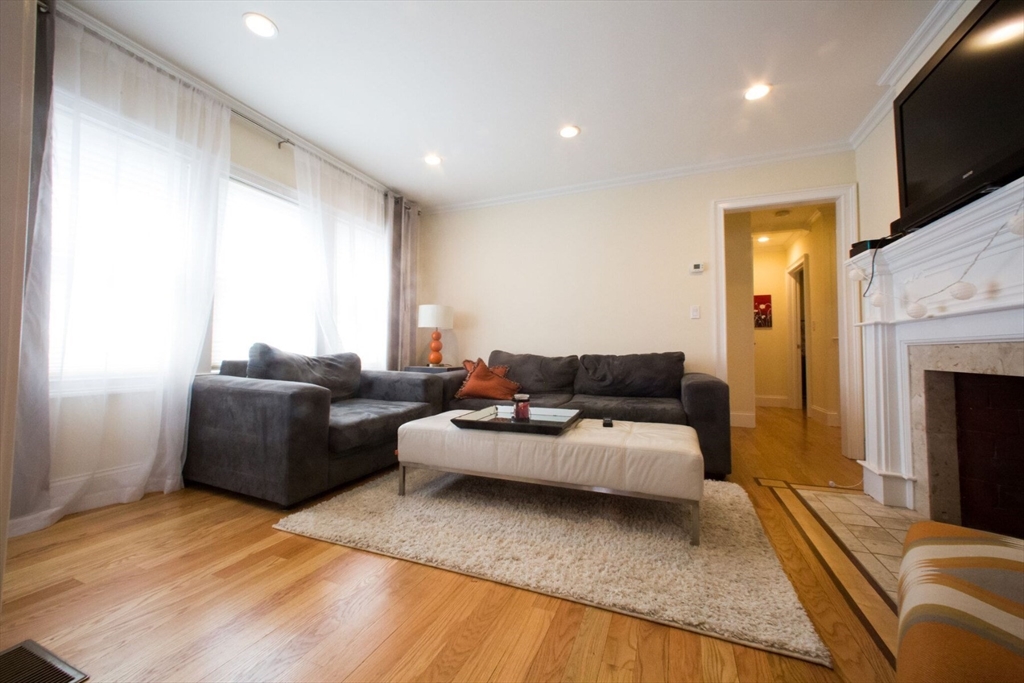 37 Beaconsfield Road, Unit 1 Brookline, MA 02445 - Photo 5 of 12