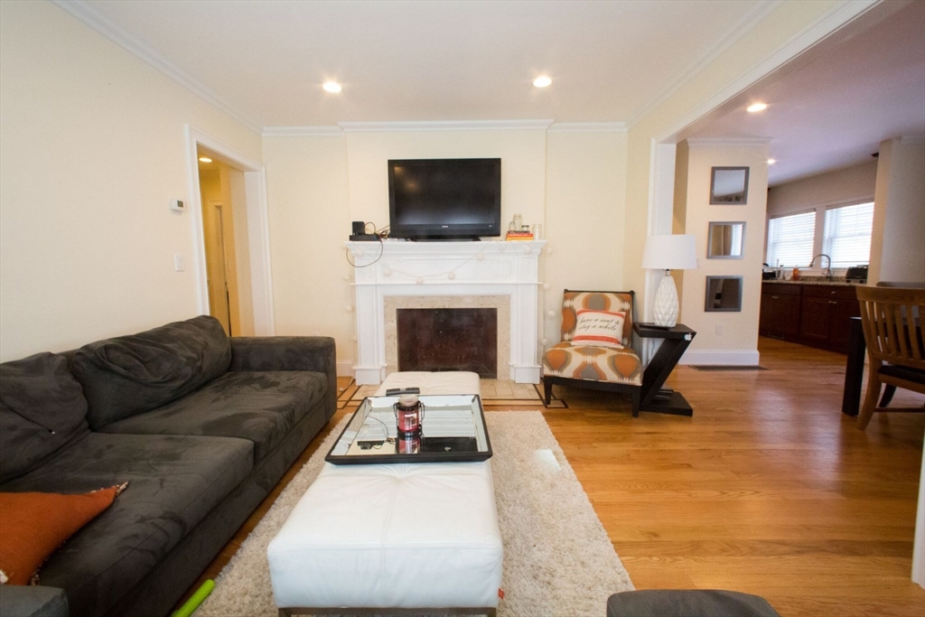 37 Beaconsfield Road, Unit 1 Brookline, MA 02445 - Photo 7 of 12