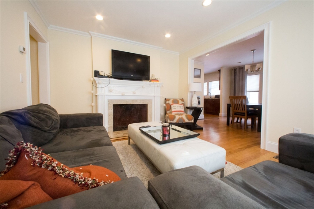 37 Beaconsfield Road, Unit 1 Brookline, MA 02445 - Photo 9 of 12