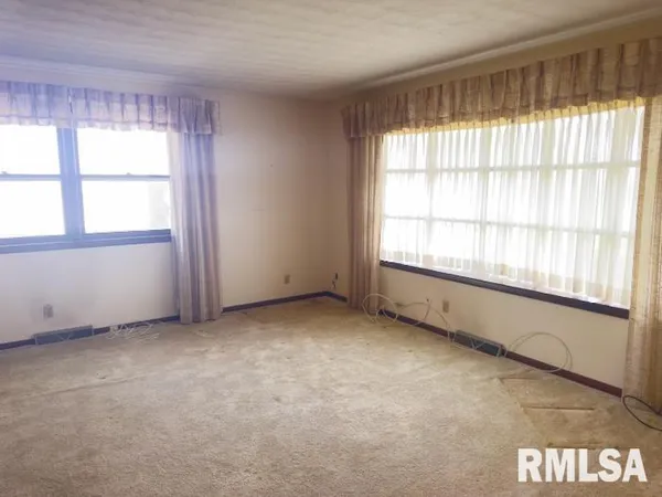 $199,900 | 18609 Locust Street, Trivoli, IL 61569