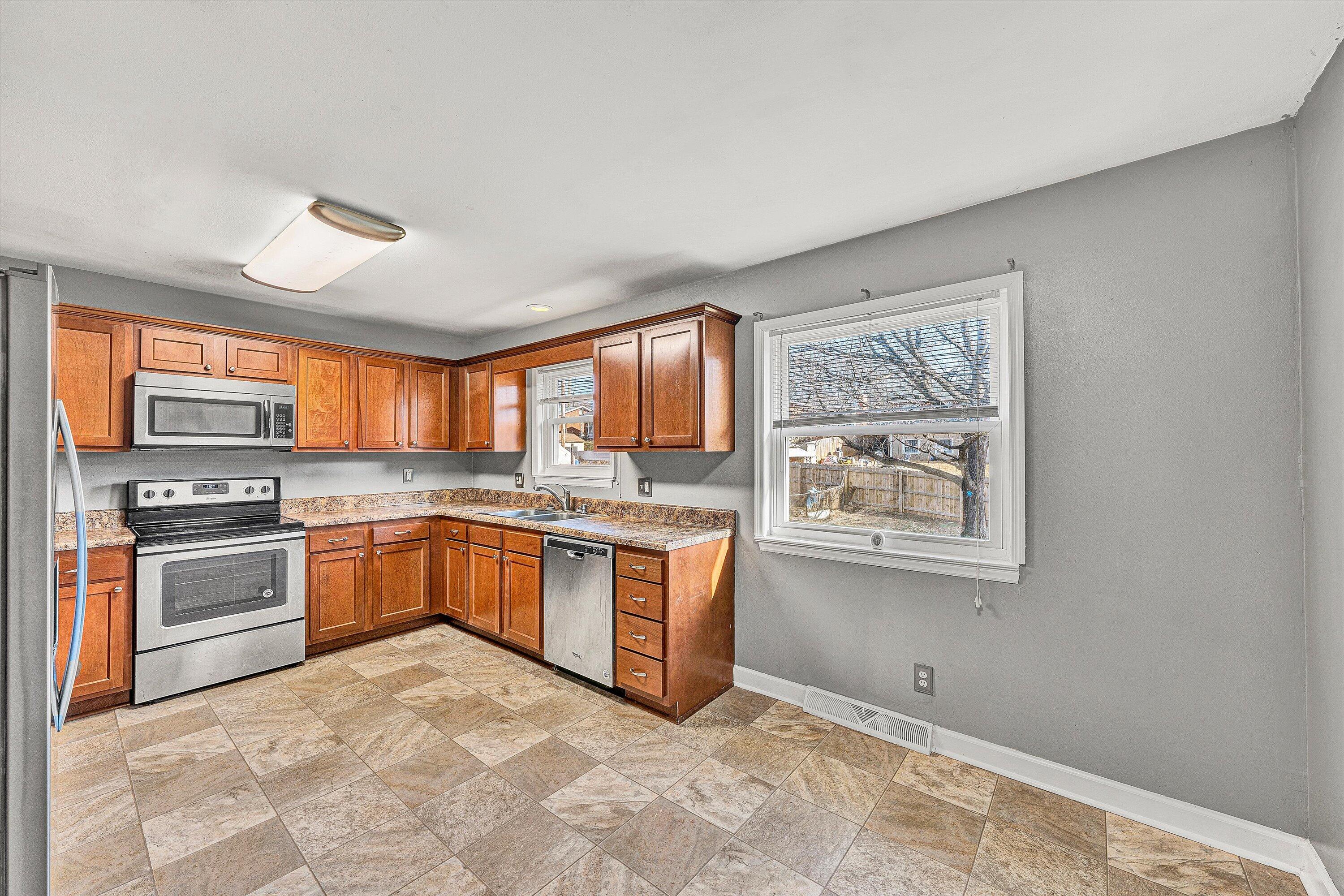 5339 Endicott Street Roanoke, VA 24019 - Photo 11 of 32 Kitchen