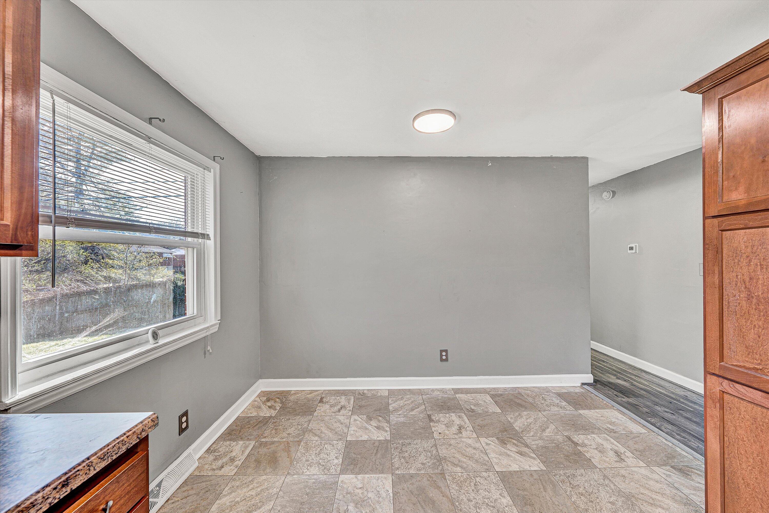 5339 Endicott Street Roanoke, VA 24019 - Photo 15 of 32 Eat in kitchen