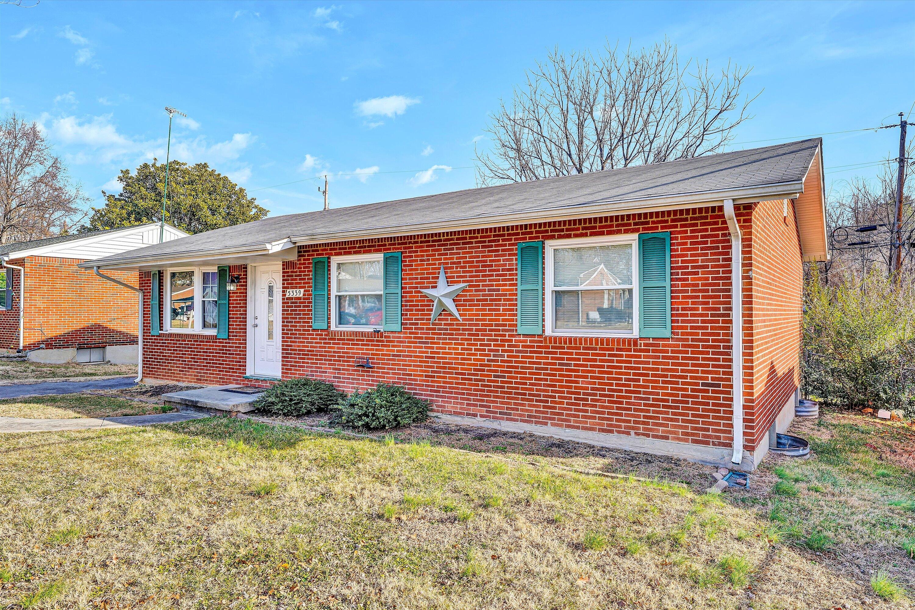5339 Endicott Street Roanoke, VA 24019 - Photo 4 of 32 Front