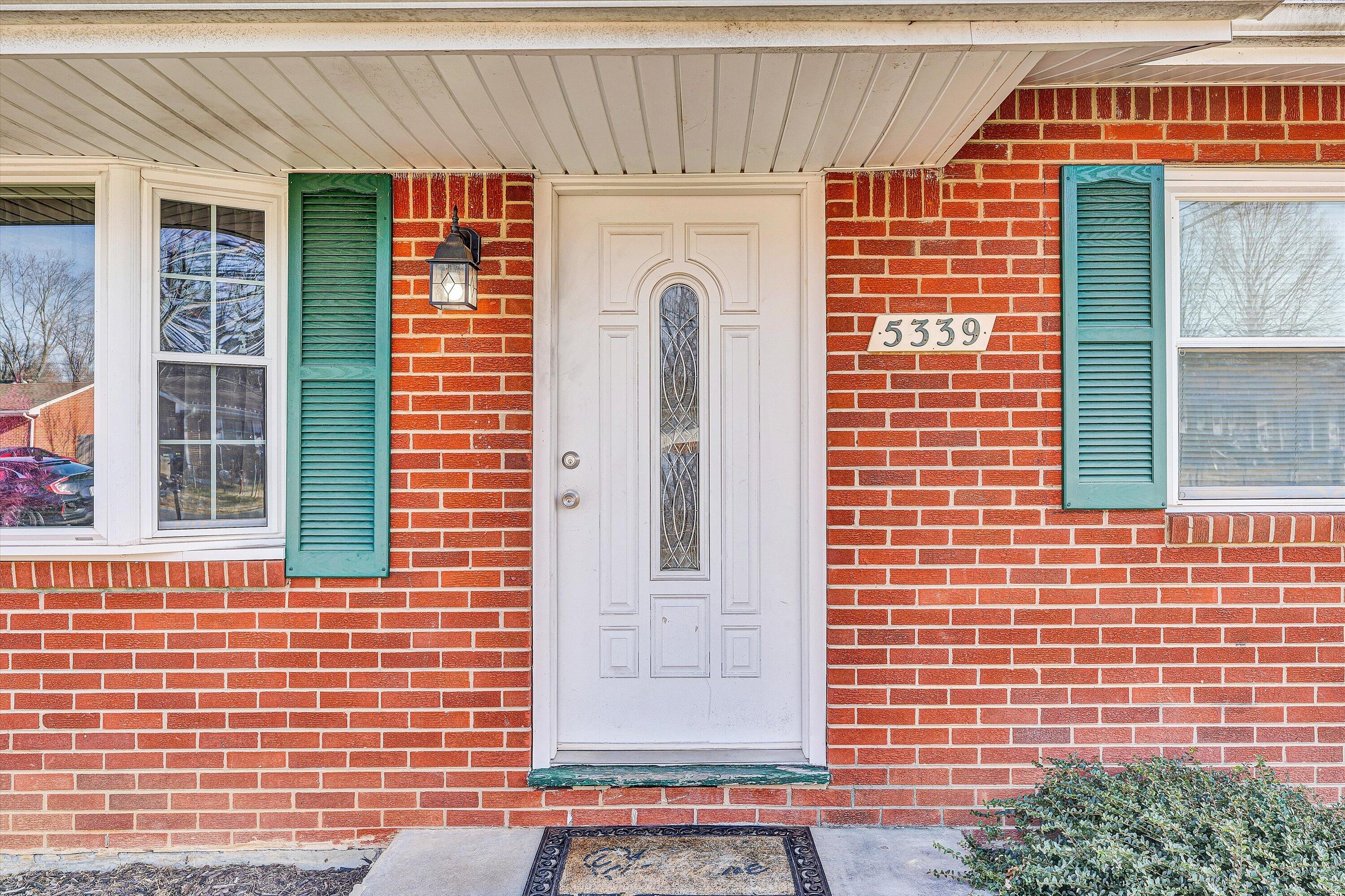 5339 Endicott Street Roanoke, VA 24019 - Photo 6 of 32 Front