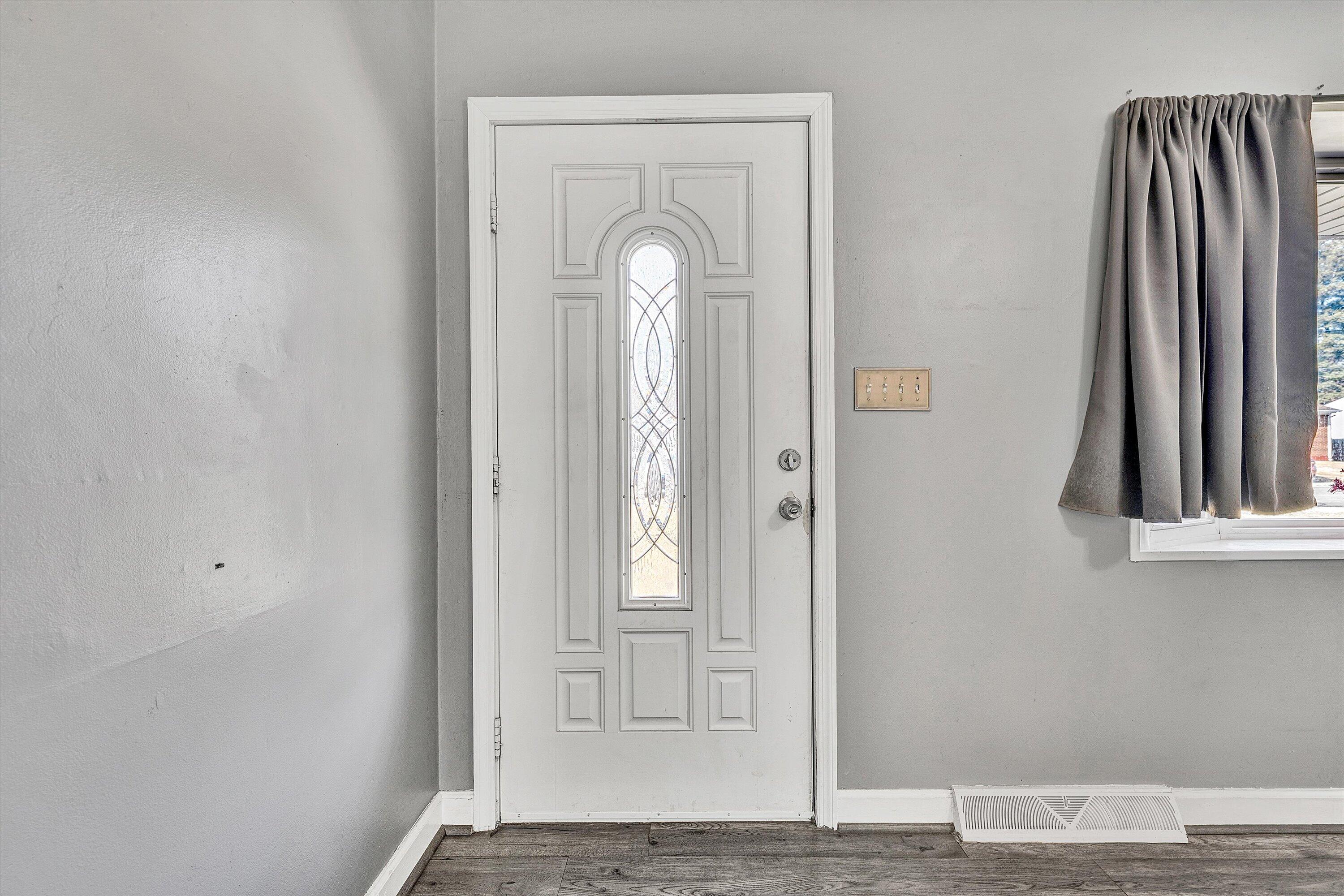 5339 Endicott Street Roanoke, VA 24019 - Photo 7 of 32 Living room