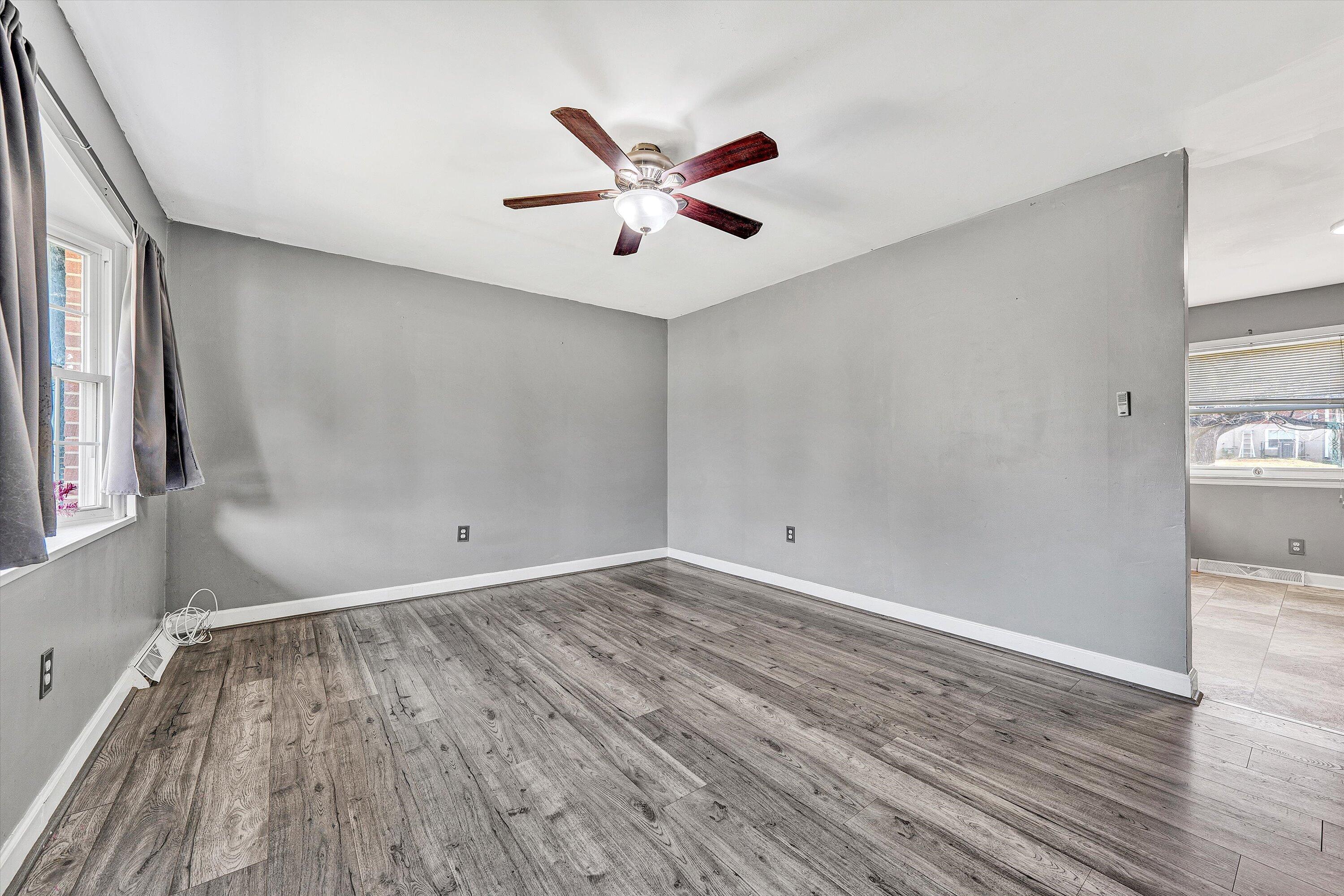 5339 Endicott Street Roanoke, VA 24019 - Photo 9 of 32 Living room