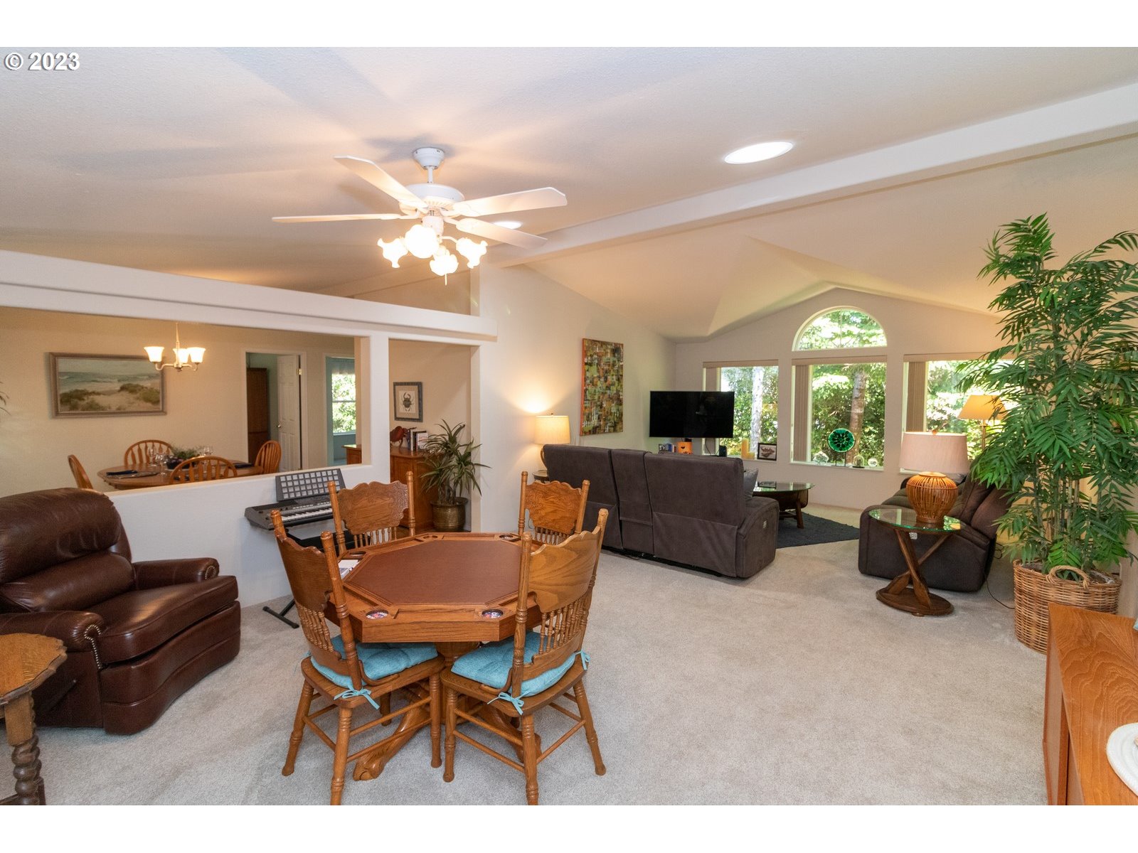 115 Pine Tree Loop Florence, OR 97439 - Photo 5 of 36 Gallery Image 5