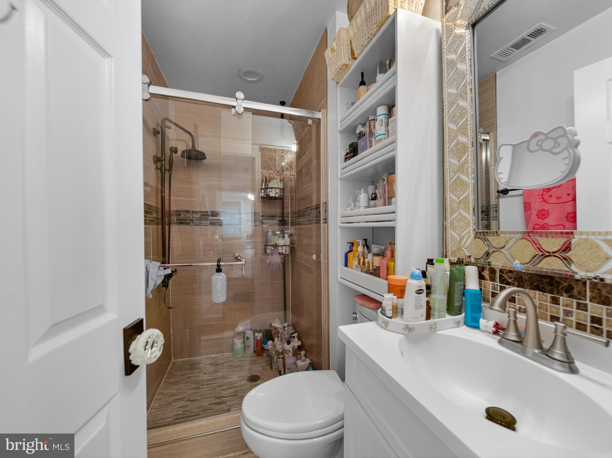 13427 Delaney Road Woodbridge, VA 22193 - Photo 30 of 57 full bathroom