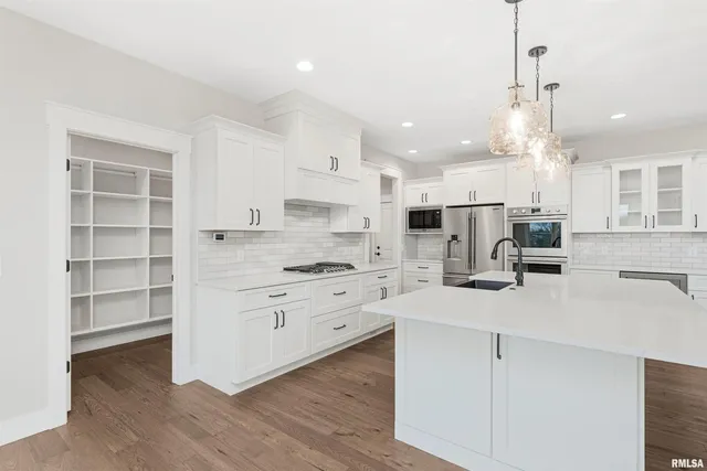 $1,259,000 | 6928 Wilderness Street, Bettendorf, IA 52722