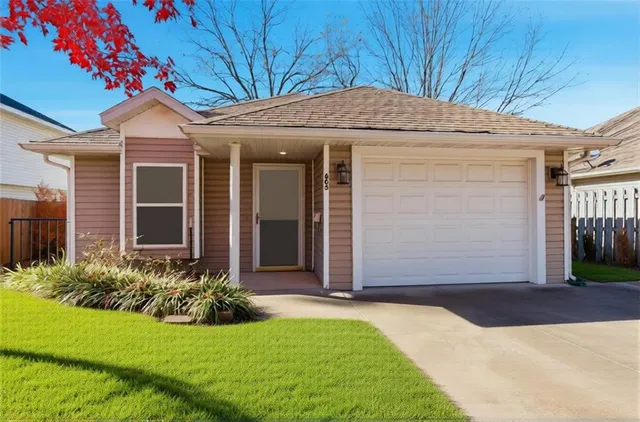 $153,900 | 605 North West Street, Nevada, MO 64772