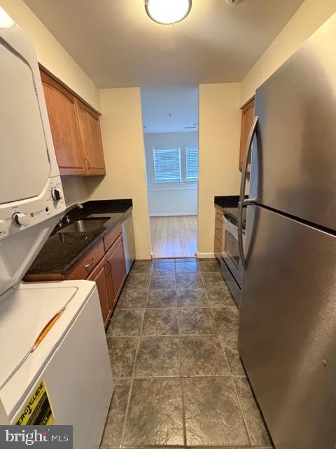 8399 Montgomery Run Road, Unit I Ellicott City, MD 21043 - Photo 5 of 26 a kitchen with a refrigerator and a stove