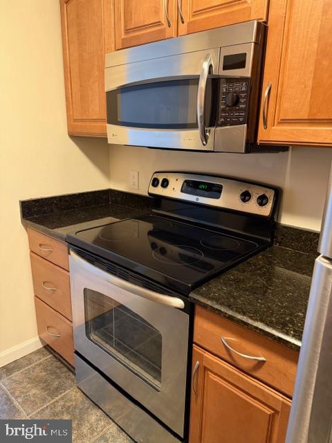 8399 Montgomery Run Road, Unit I Ellicott City, MD 21043 - Photo 6 of 26 a stove top oven sitting inside of a kitchen
