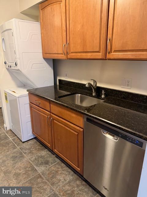8399 Montgomery Run Road, Unit I Ellicott City, MD 21043 - Photo 7 of 26 a kitchen with granite countertop a sink and a stove