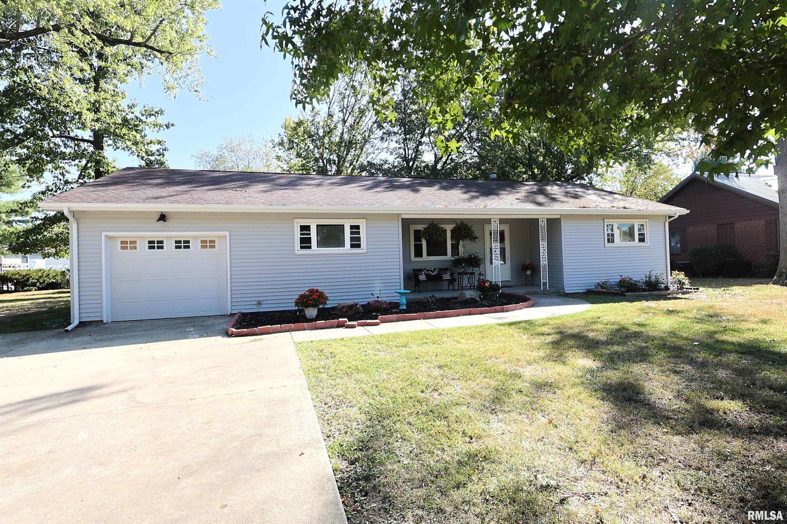 11 Ridge Road Centralia, IL 62801 - Photo 3 of 23