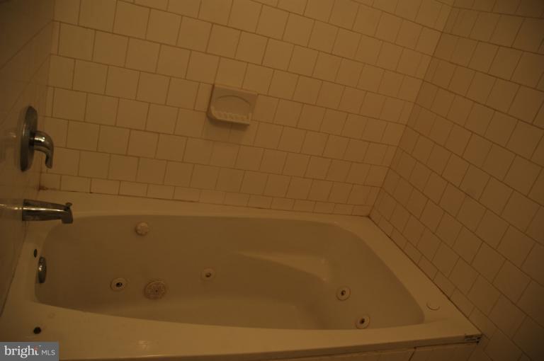 4170 Crest Heights Road Baltimore, MD 21215 - Photo 24 of 30 a bathroom with a bathtub