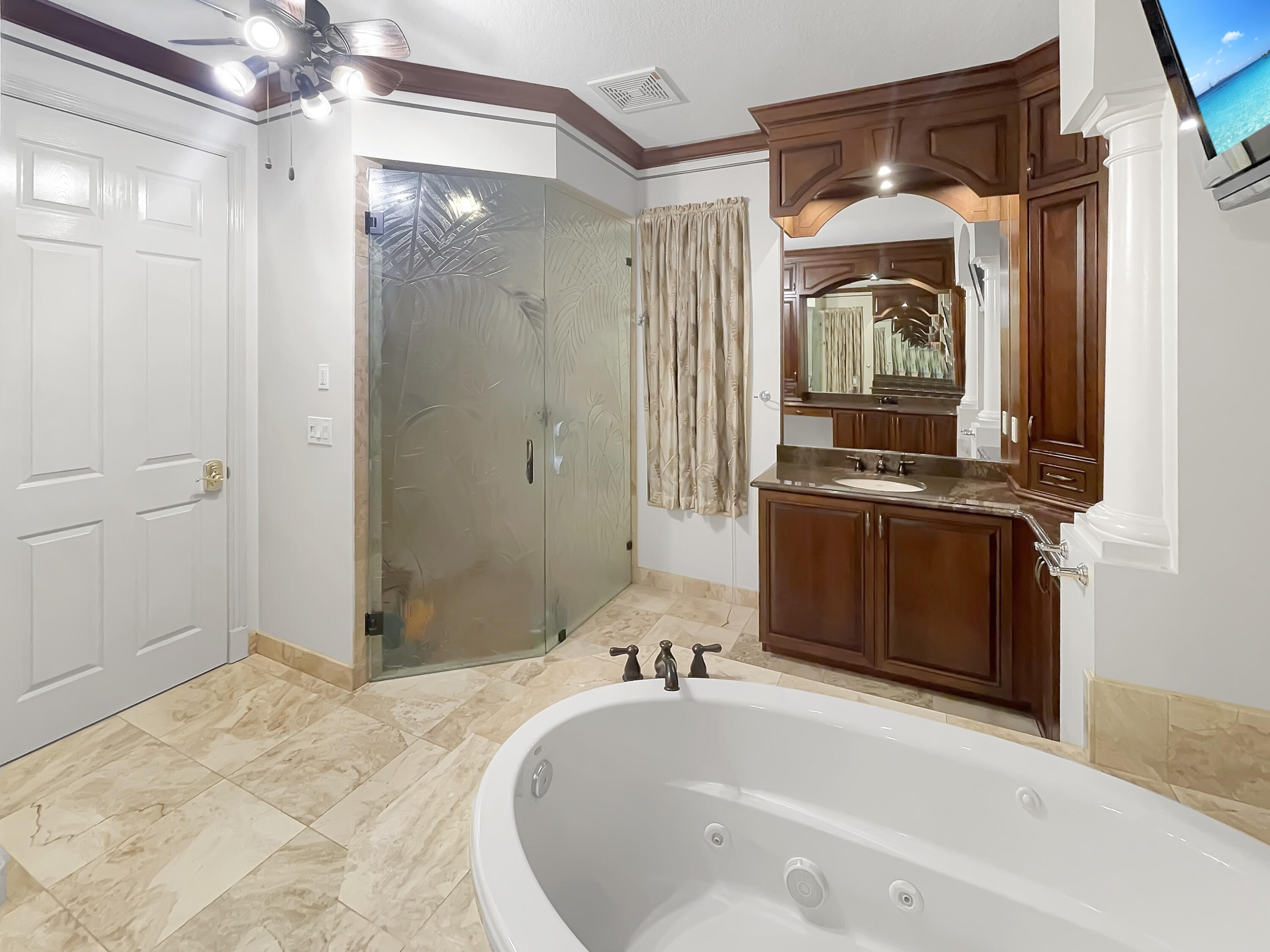 299 Southwest Lost River Road Stuart, FL 34997 - Photo 15 of 27 Main bath tub