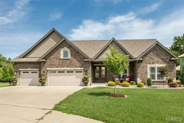 $784,900 | 904 Bellevaux Place, St. Charles, MO 63301