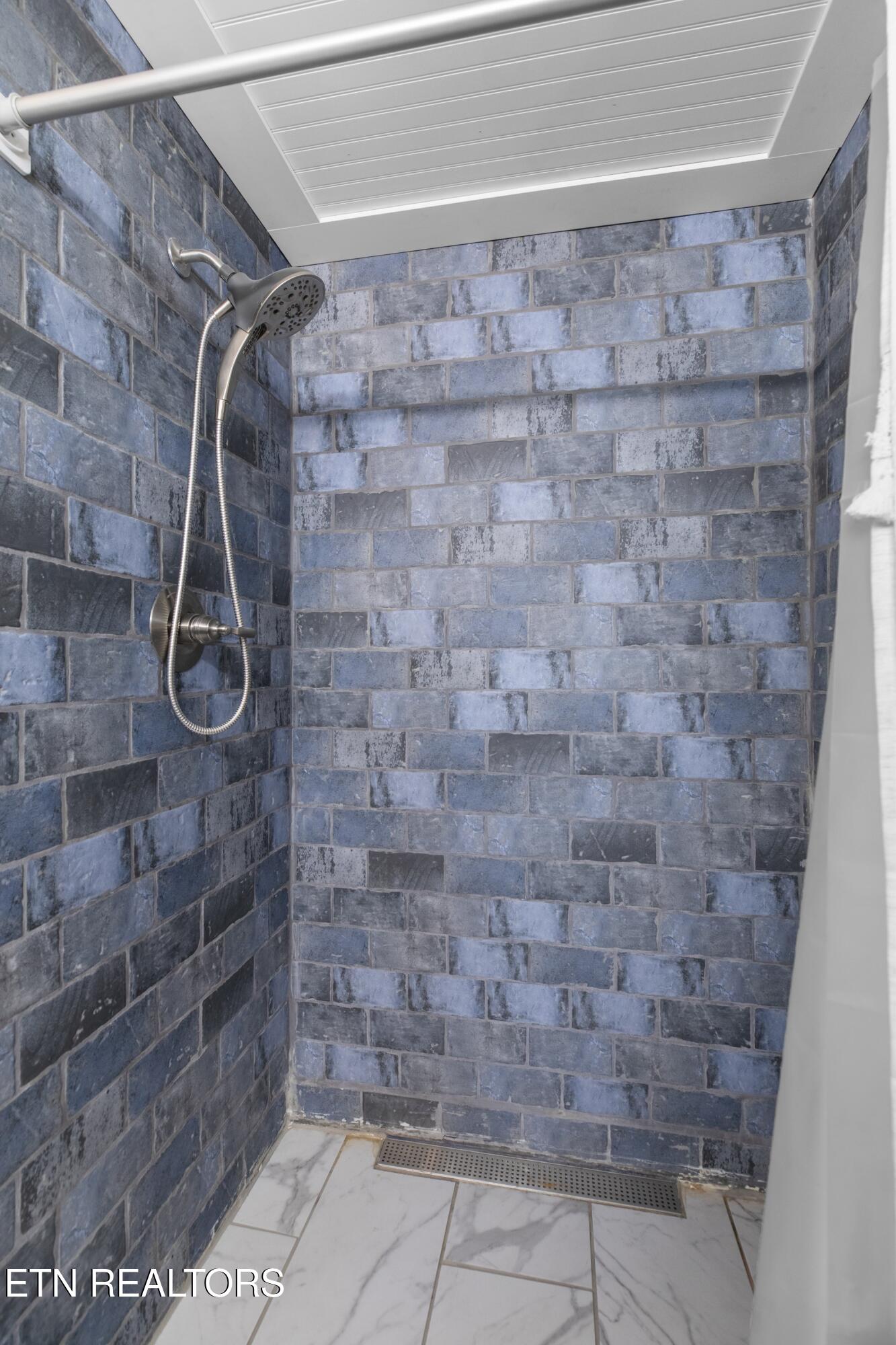 634 Nursery Road Dandridge, TN 37725 - Photo 16 of 35 016-634NurseryRoad-Dandridge-TN-37725-SM