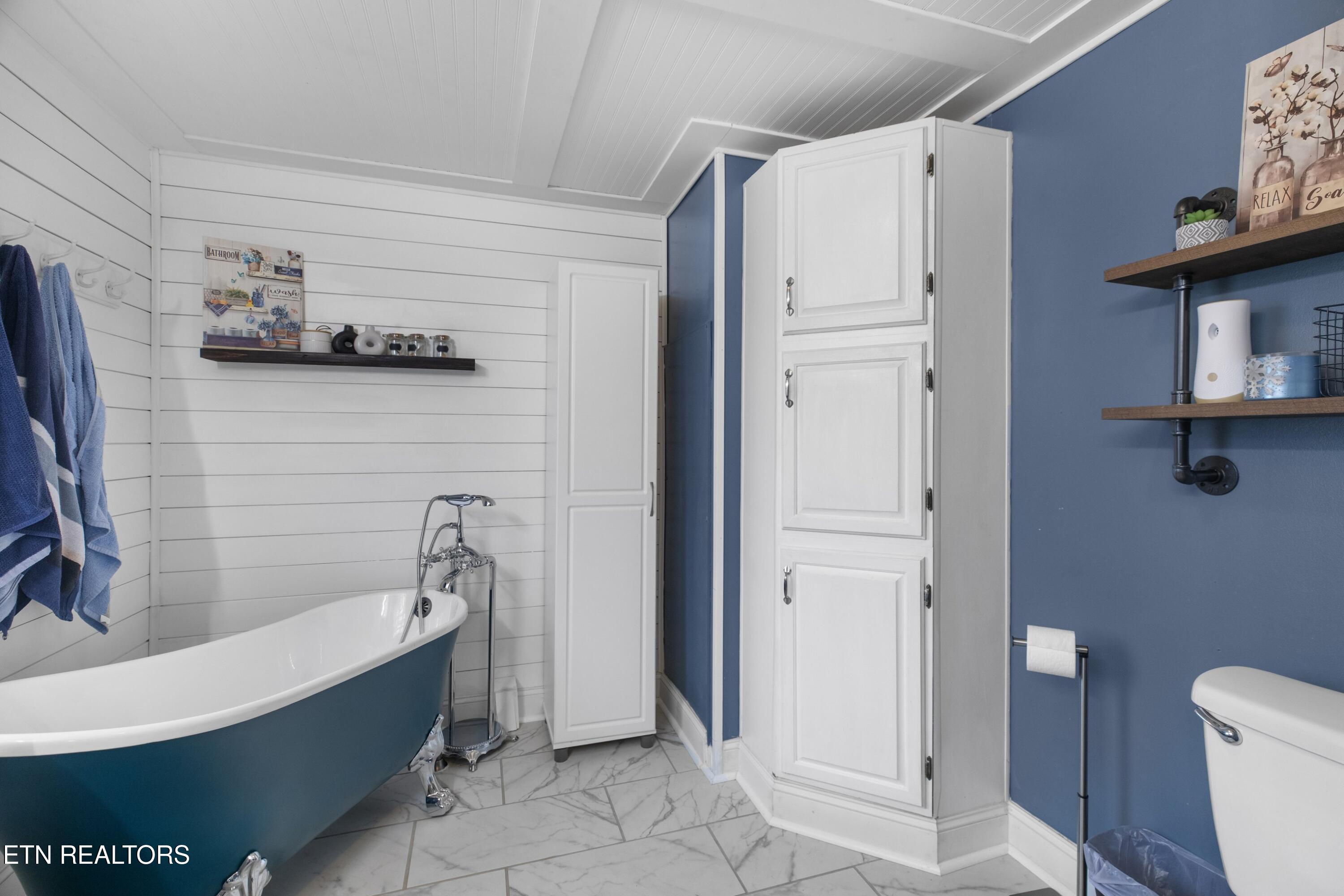 634 Nursery Road Dandridge, TN 37725 - Photo 17 of 35 017-634NurseryRoad-Dandridge-TN-37725-SM